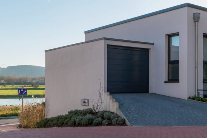Raummodul aus Stahlbeton als merhgeschossige Garage von JUWEL